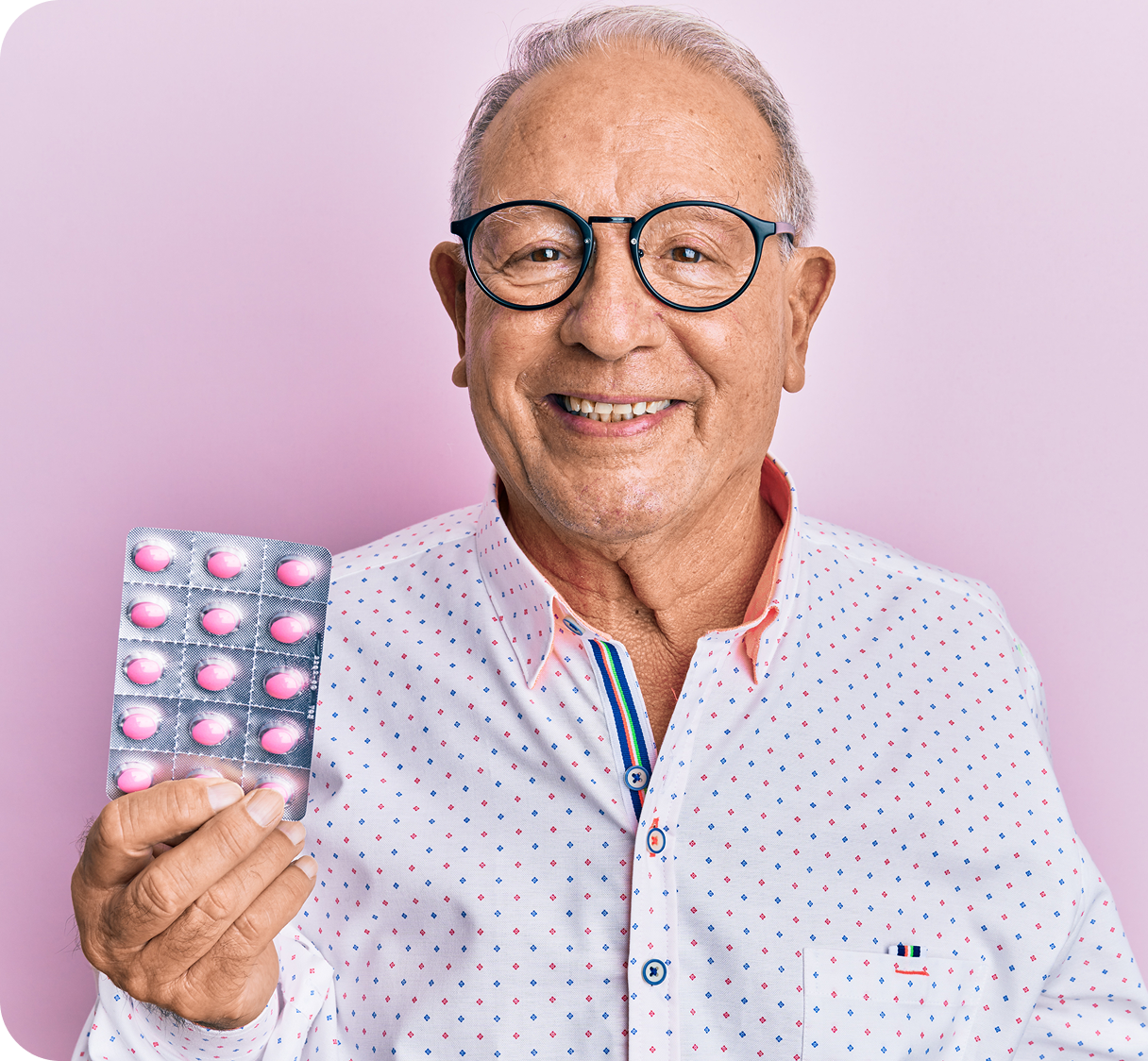 Asegurado RIMAC recibiendo sus medicinas